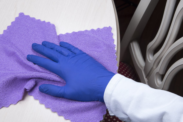 Limpeza de precis&atilde;o com pano de limpeza de microfibra