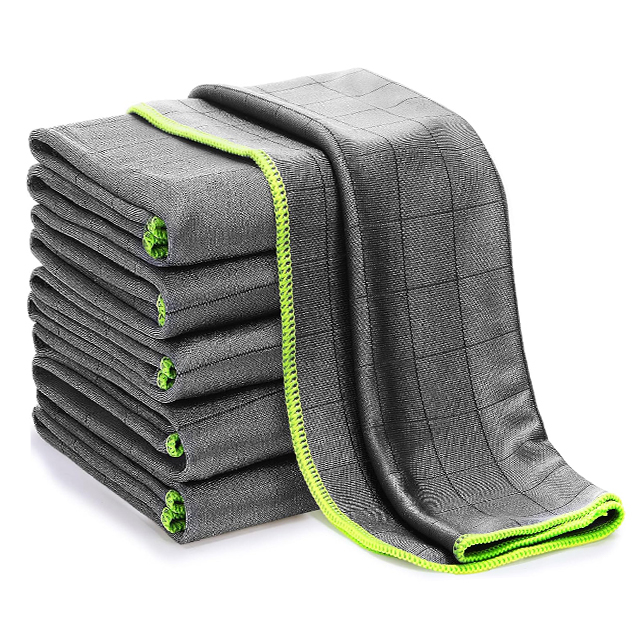 Serviette r&eacute;utilisable en fibre de carbone pour l'&eacute;lectronique