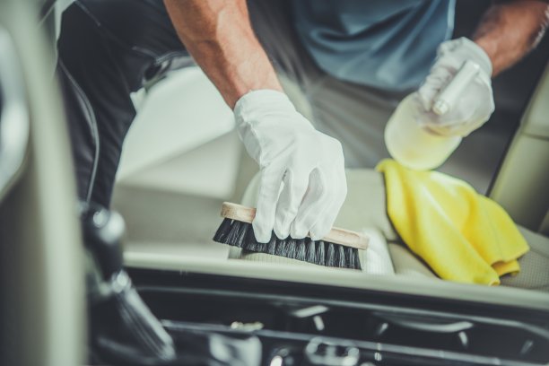 Que rechercher dans un kit de nettoyage de voiture