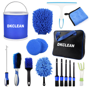 Kit per la pulizia dell'auto con secchio